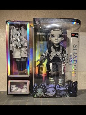 Rainbow High/Shadow High Ash Silverstone Doll